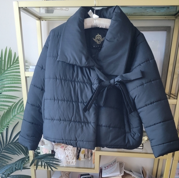 NWT Nasty Gal Cropped Puffer Jacket in Black - Women's Size Large - Picture 3 of 8